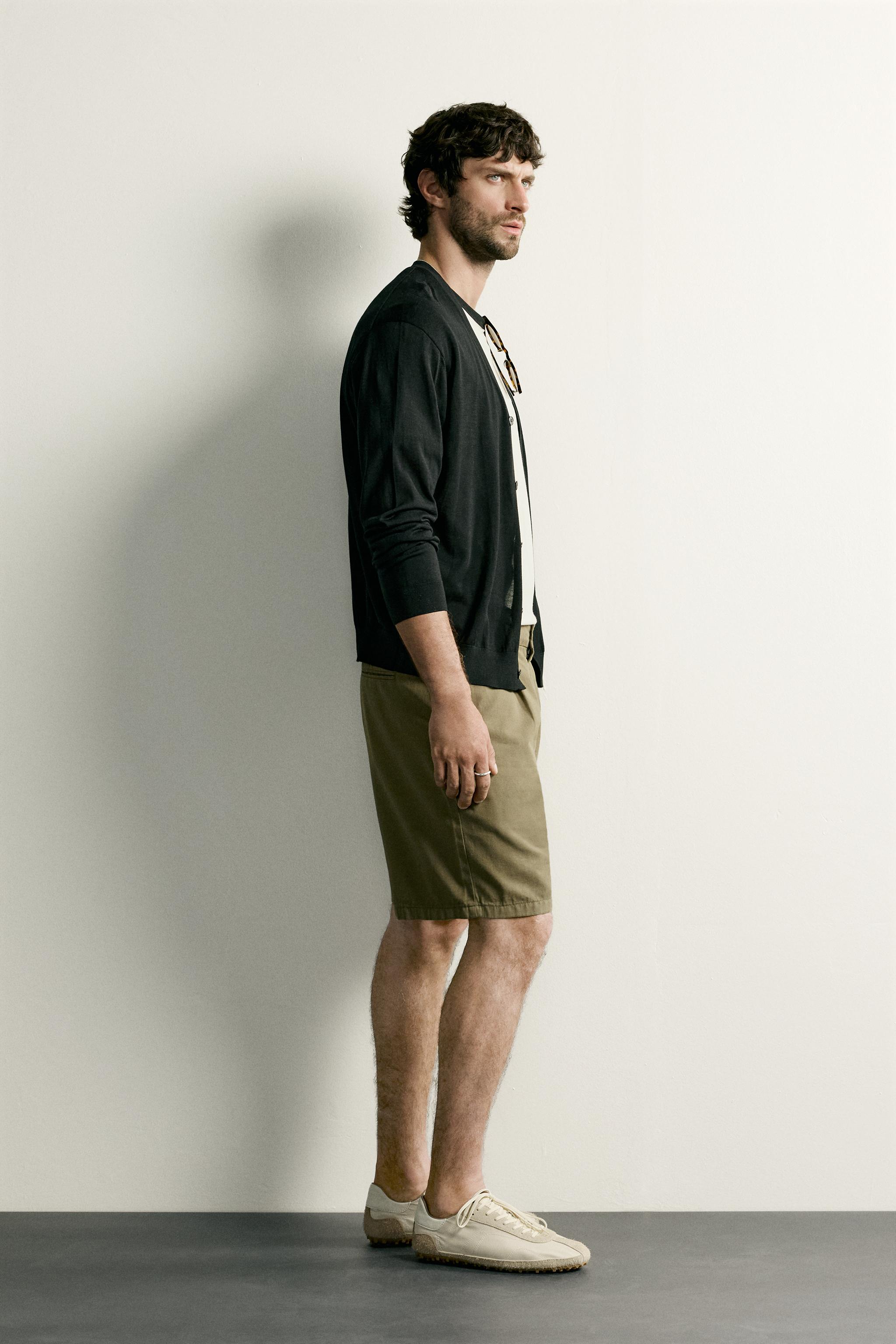 REGULAR FIT PLEATED SHORTS